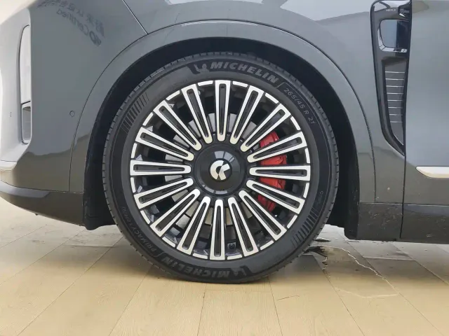 Nio ES8 — Фото автомобиля 30