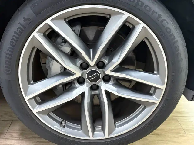 Audi Q7 — Фото автомобиля 14