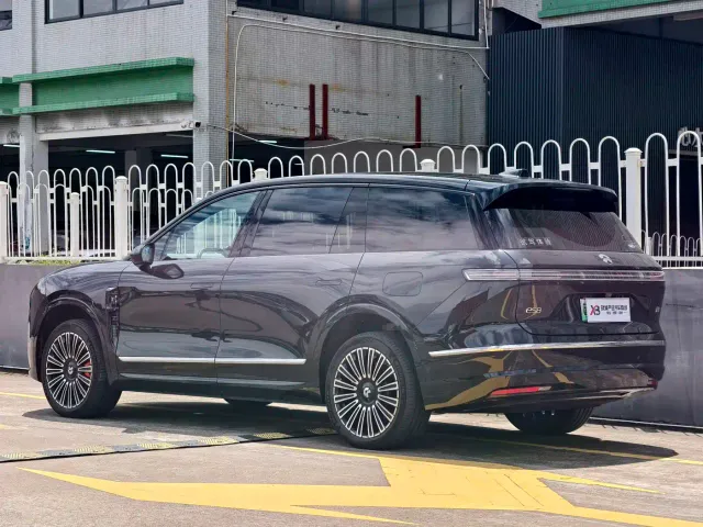 Nio ES8 — Фото автомобиля 7