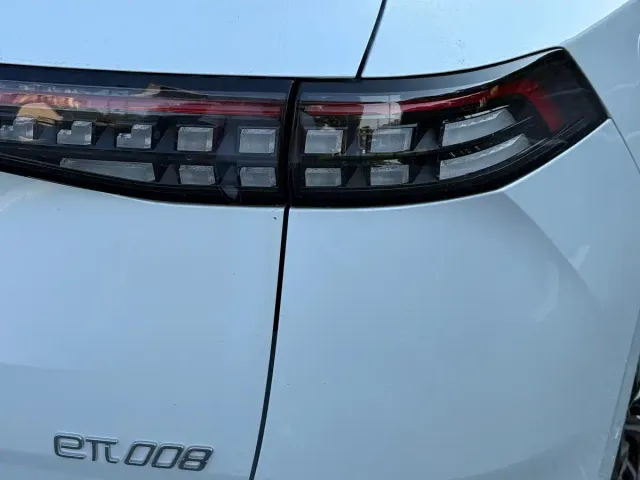 Dongfeng eπ 008 — Фото автомобиля 9