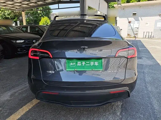 Tesla Model Y — Фото автомобиля 5