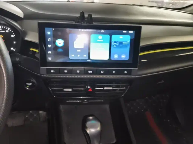 Roewe i5 — Фото автомобиля 5