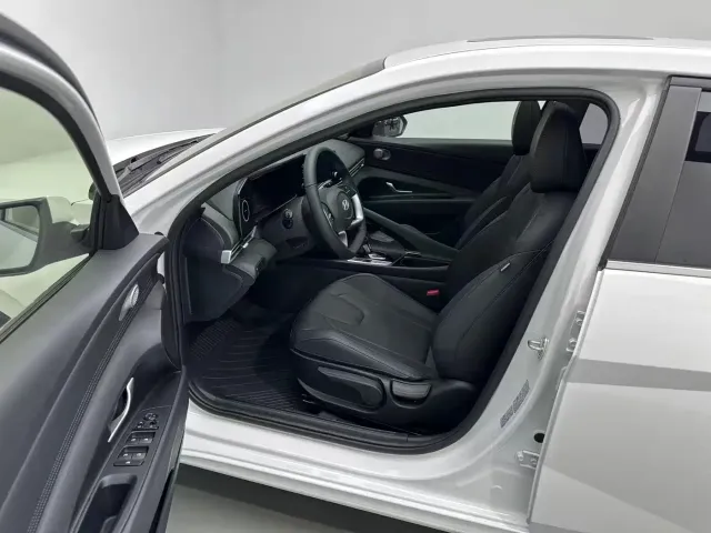 Hyundai Elantra — Фото автомобиля 5