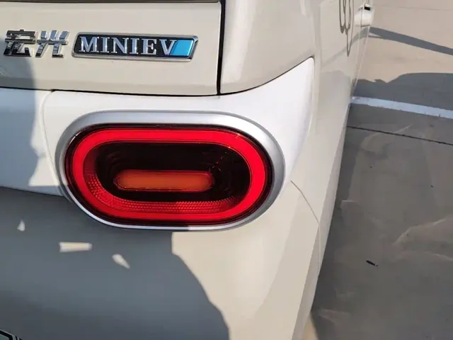 Wuling Hongguang Mini EV — Фото автомобиля 7