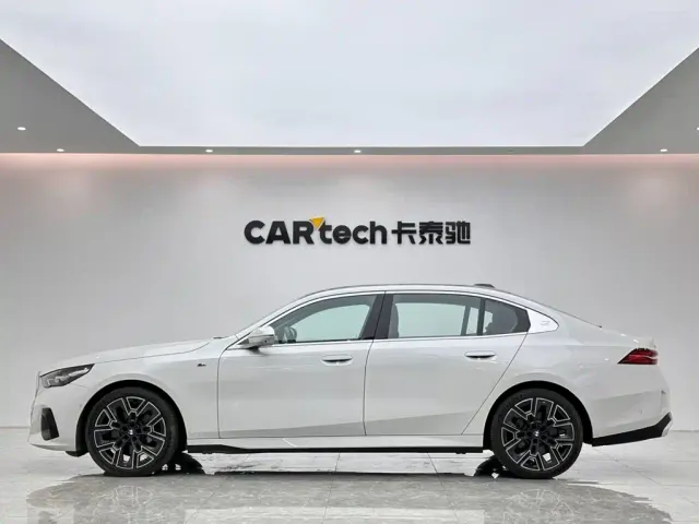 BMW 5 Series — Фото автомобиля 2