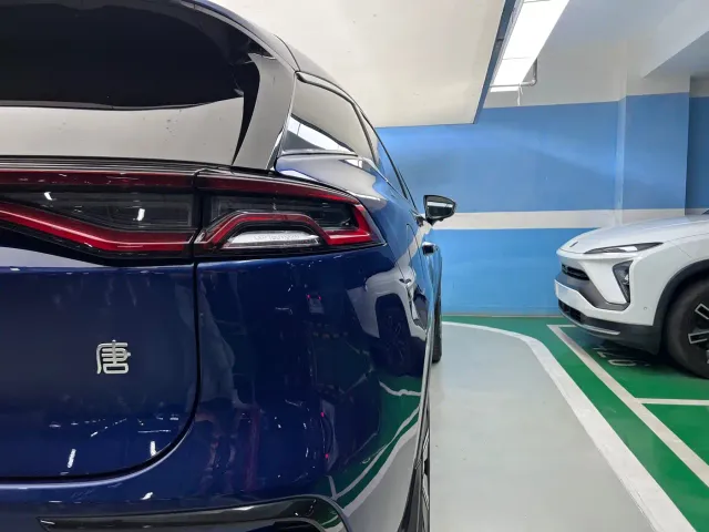 BYD Tang — Фото автомобиля 9