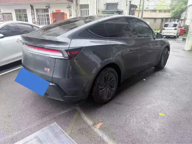 Tesla Model Y — Фото автомобиля 7