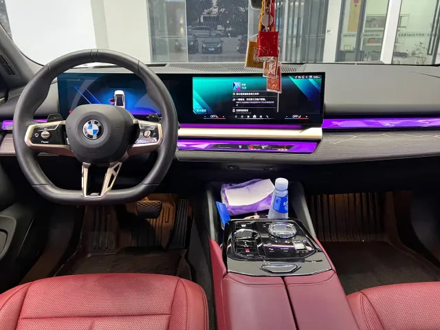 BMW 5 Series — Фото автомобиля 5