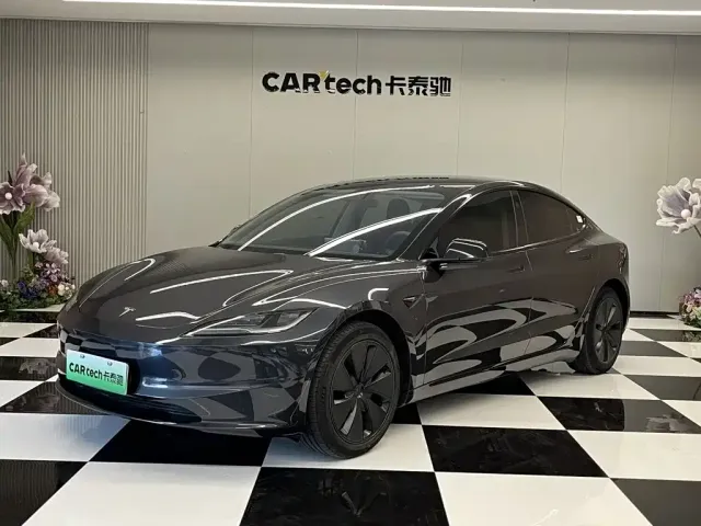 Фотография автомобиля — Tesla Model 3