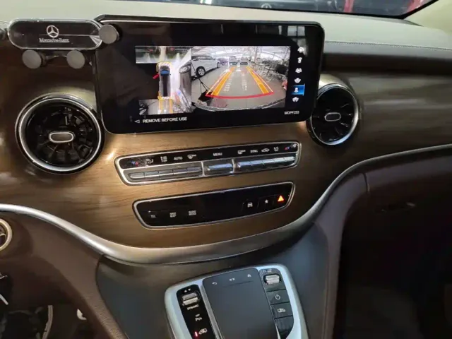 Mercedes-Benz V-Class — Фото автомобиля 12