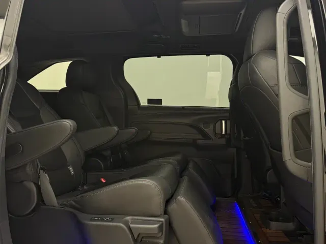 Toyota Sienna — Фото автомобиля 27