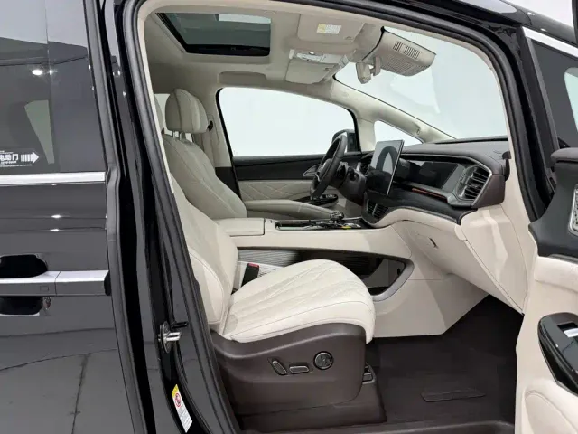 Denza Denza D9 2025 Model DM-i Smart Drive Edition 1020 AWD Flagship — Фото автомобиля 18