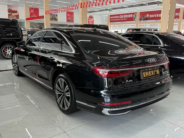 Audi A8 — Фото автомобиля 4
