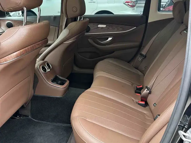 Mercedes-Benz E-Class — Фото автомобиля 5