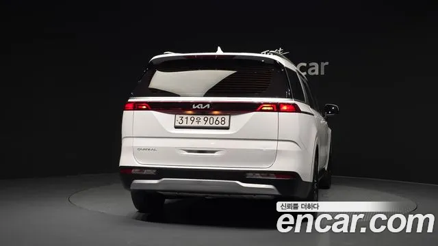 Kia Carnival Generation 4 — Фото автомобиля 4