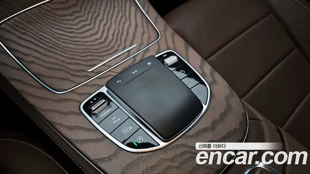 Mercedes-Benz E-Class — Фото автомобиля 16