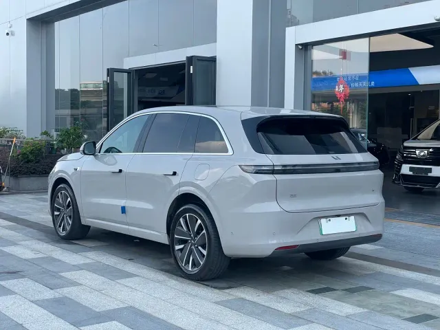 Li Auto L6 — Фото автомобиля 14