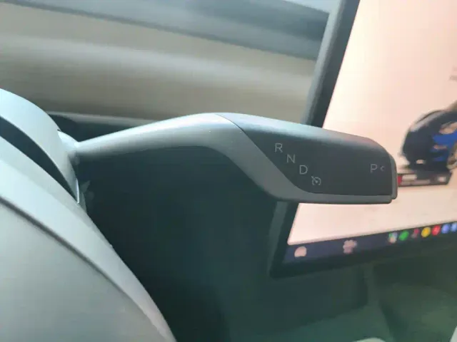 Tesla Model 3 — Фото автомобиля 13