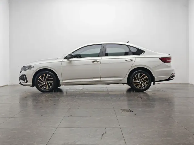 Volkswagen Lavida — Фото автомобиля 10