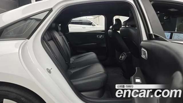 Hyundai Ioniq 6 — Фото автомобиля 12