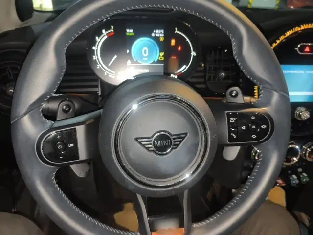 MINI Hatch — Фото автомобиля 2