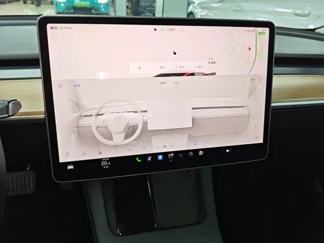 Tesla Model 3 — Фото автомобиля 12