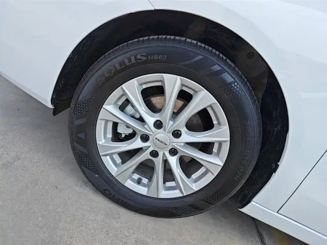 Roewe i5 — Фото автомобиля 22