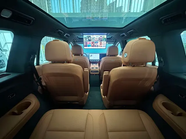 Li Auto L9 — Фото автомобиля 9