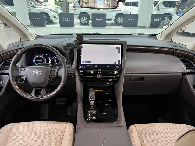 Toyota Alphard — Фото автомобиля 17