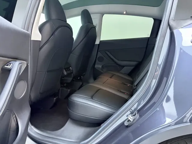 Tesla Model Y — Фото автомобиля 5