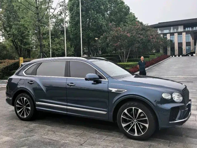 Bentley Bentayga — Фото автомобиля 4