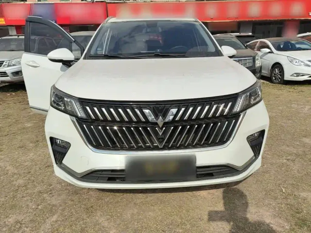 Wuling Jiachen — Фото автомобиля 2