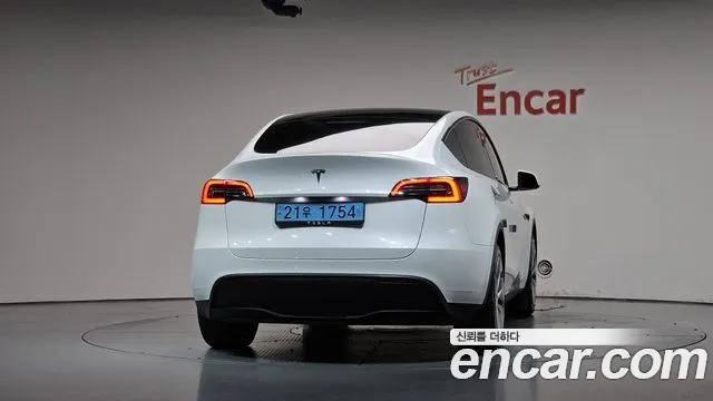 Tesla Model Y — Фото автомобиля 4