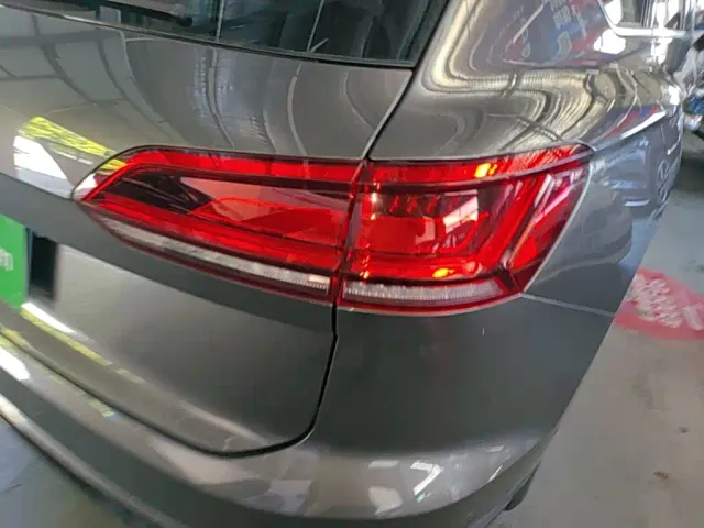 Volkswagen Touareg — Фото автомобиля 7