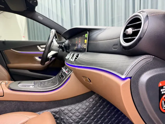 Mercedes-Benz E-Class — Фото автомобиля 22