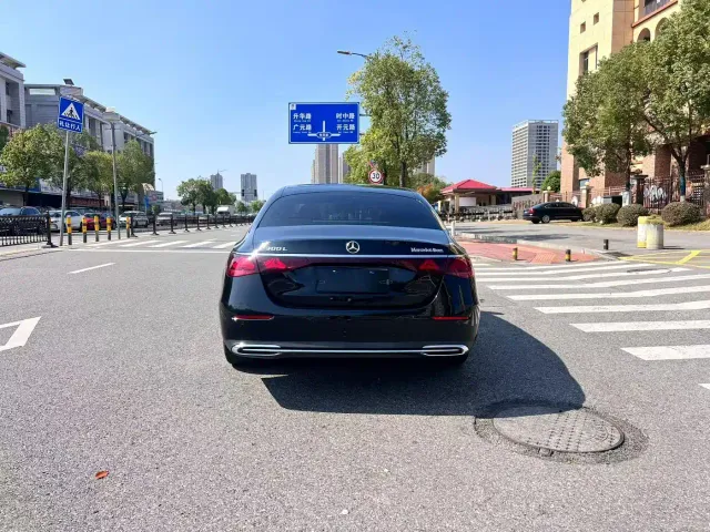 Mercedes-Benz E-Class — Фото автомобиля 8