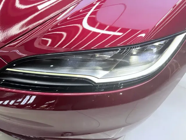 Tesla Model 3 — Фото автомобиля 11