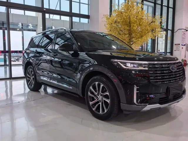 Ford Explorer — Фото автомобиля 3