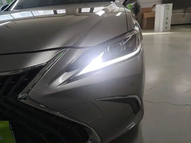 Lexus ES — Фото автомобиля 23