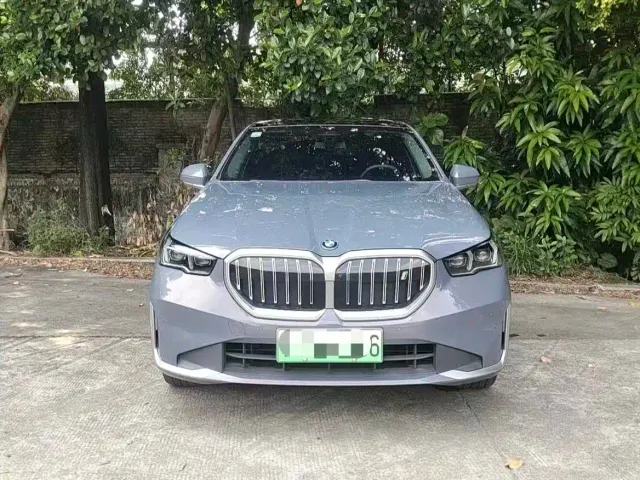 BMW i5 — Фото автомобиля 2