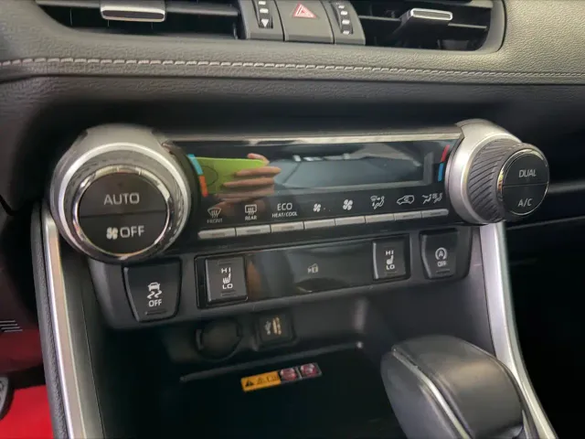 Toyota RAV4 — Фото автомобиля 11