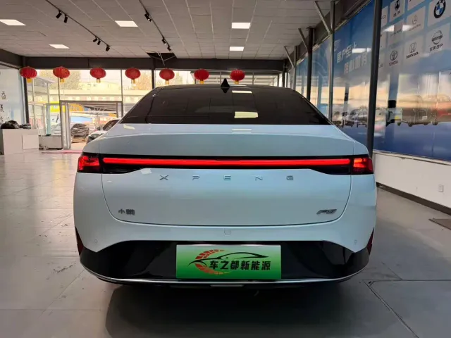 Xpeng P5 — Фото автомобиля 8