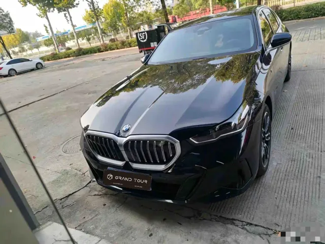 Фотография автомобиля — BMW 5 Series