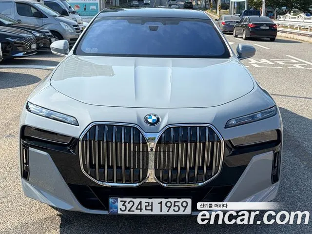 Фотография автомобиля — BMW 7 Series G70