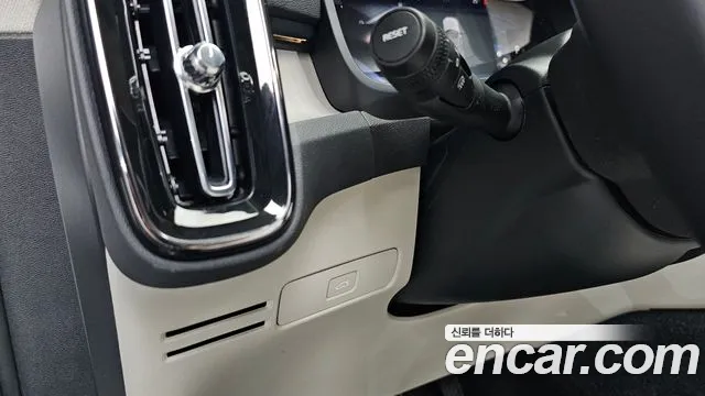 Вольво XC40 B4 Ultra Bright — Фото автомобиля 11