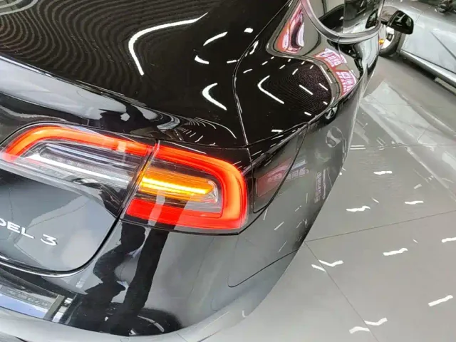 Tesla Model 3 — Фото автомобиля 7