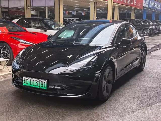 Фотография автомобиля — Tesla Model 3
