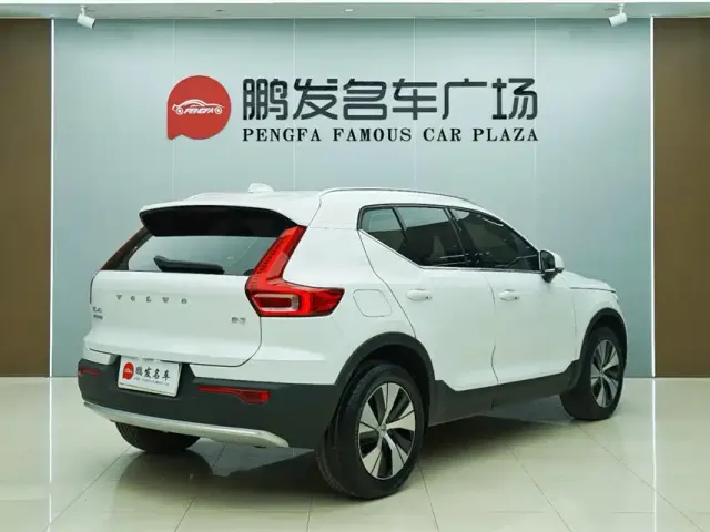 Volvo XC40 — Фото автомобиля 16