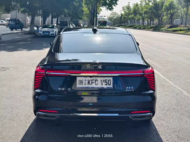 Hongqi H5 — Фото автомобиля 13