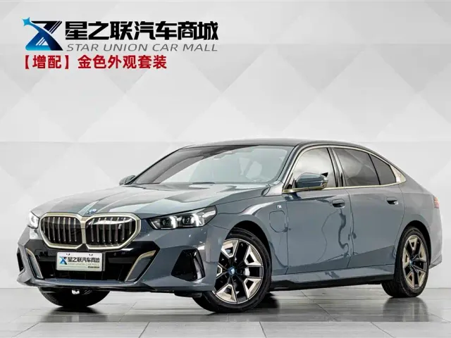 Фотография автомобиля — BMW i5